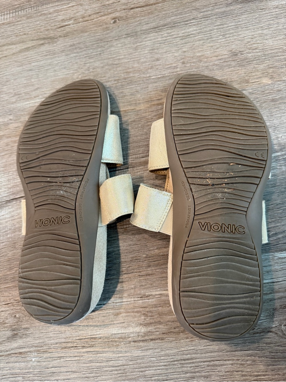 Vionic Riley leather adjustable slide sandals - Picture 3 of 4